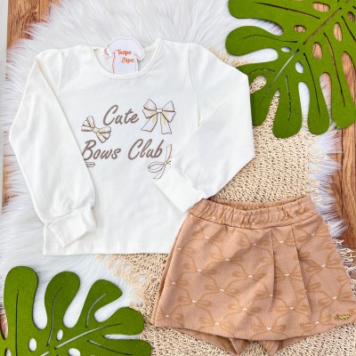 Conj. Blusa Manga Longa Cute Bows Club e Short Saia Corações - Off White e Caramelo